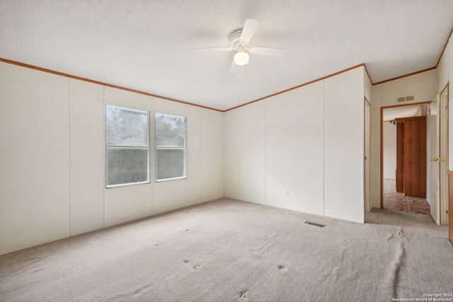 140 Lake Terrace Dr, Lakehills, TX 78063