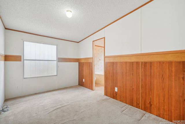 140 Lake Terrace Dr, Lakehills, TX 78063