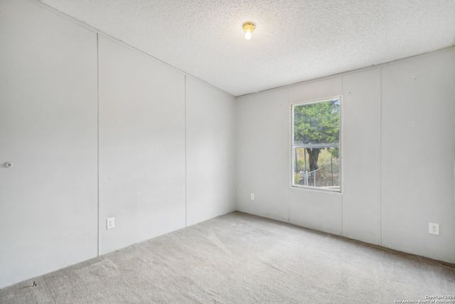 140 Lake Terrace Dr, Lakehills, TX 78063