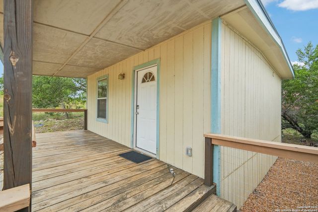 140 Lake Terrace Dr, Lakehills, TX 78063