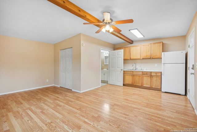 140 Lake Terrace Dr, Lakehills, TX 78063