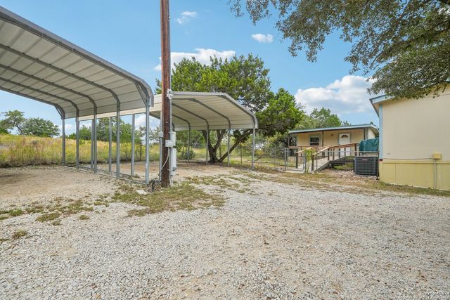 140 Lake Terrace Dr, Lakehills, TX 78063