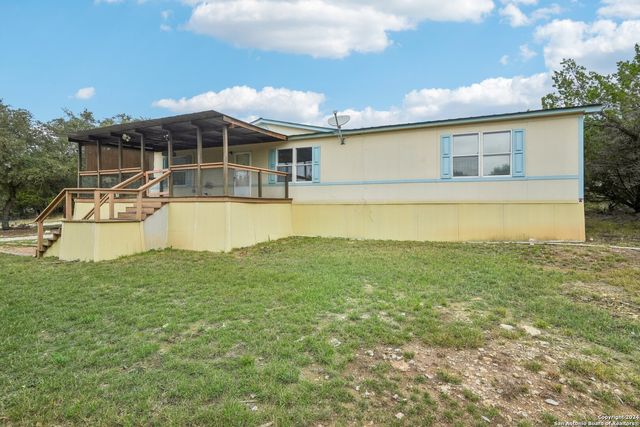 140 Lake Terrace Dr, Lakehills, TX 78063