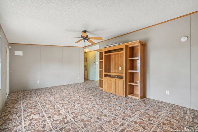 140 Lake Terrace Dr, Lakehills, TX 78063