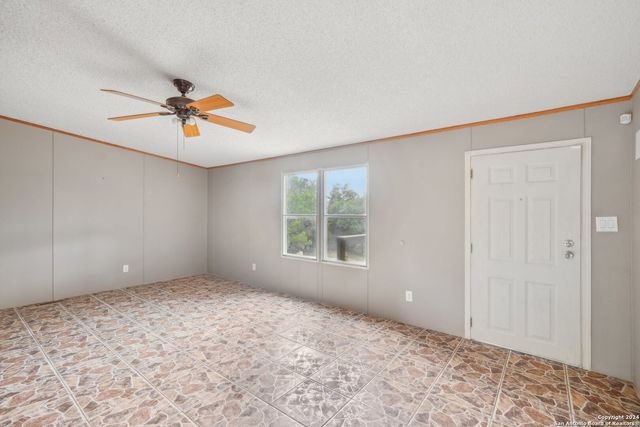 140 Lake Terrace Dr, Lakehills, TX 78063