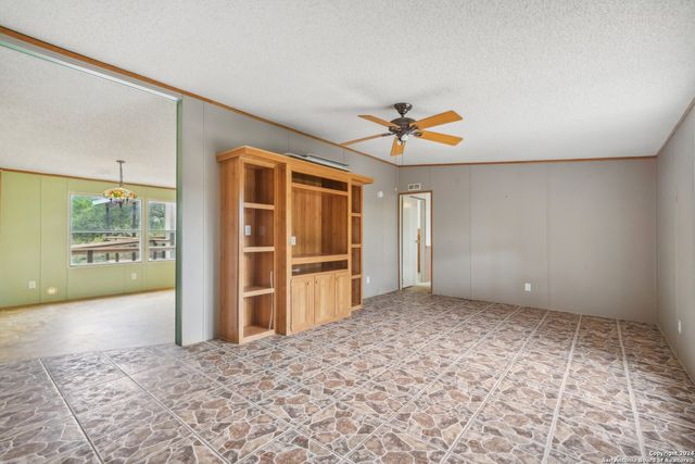 140 Lake Terrace Dr, Lakehills, TX 78063