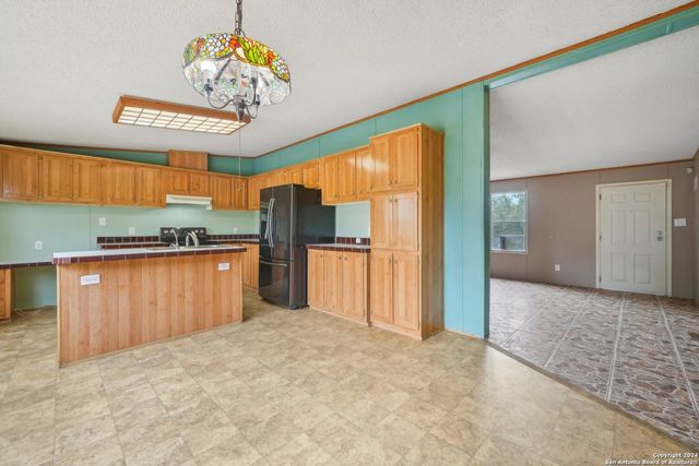 140 Lake Terrace Dr, Lakehills, TX 78063