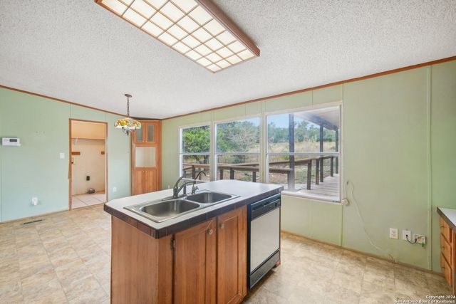 140 Lake Terrace Dr, Lakehills, TX 78063