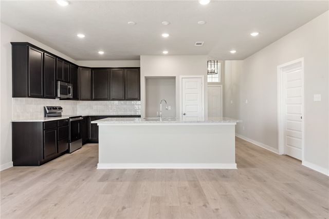 353 Harvest Lake Drive, Snook, TX 77878