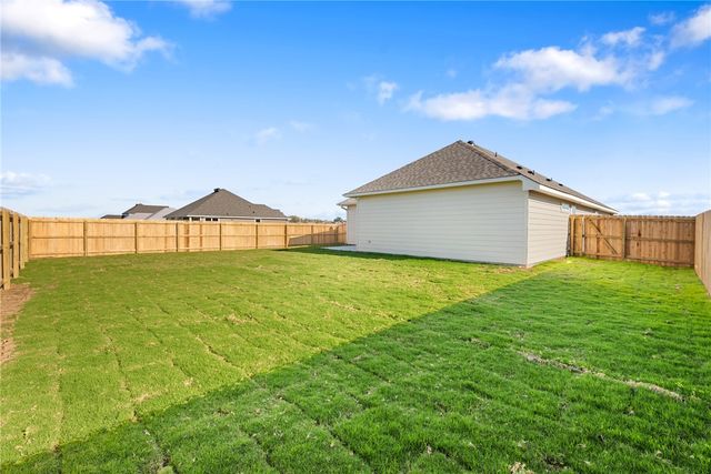 353 Harvest Lake Drive, Snook, TX 77878