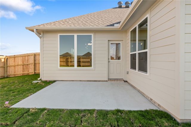 353 Harvest Lake Drive, Snook, TX 77878