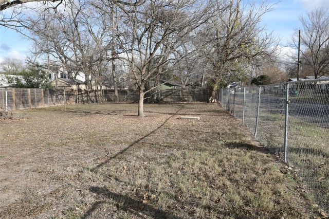1121 Henninger ST, Austin, TX 78702