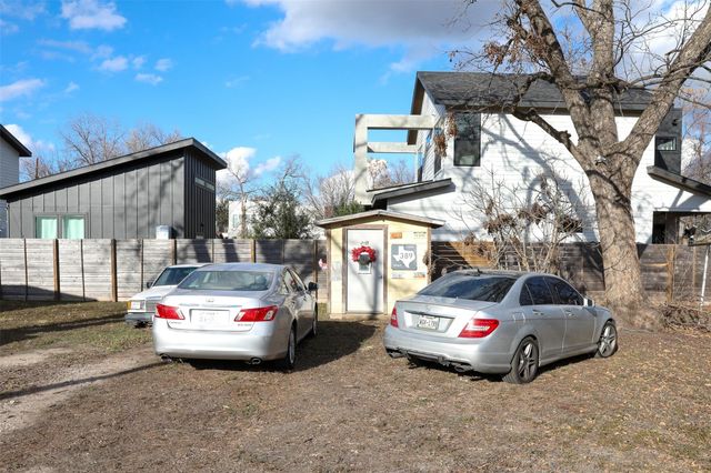 1121 Henninger ST, Austin, TX 78702