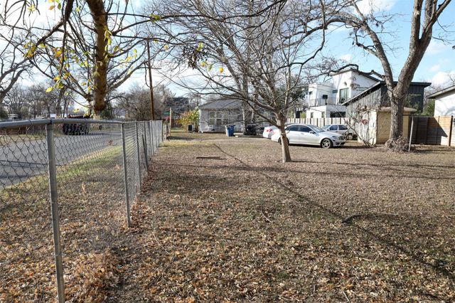 1121 Henninger ST, Austin, TX 78702