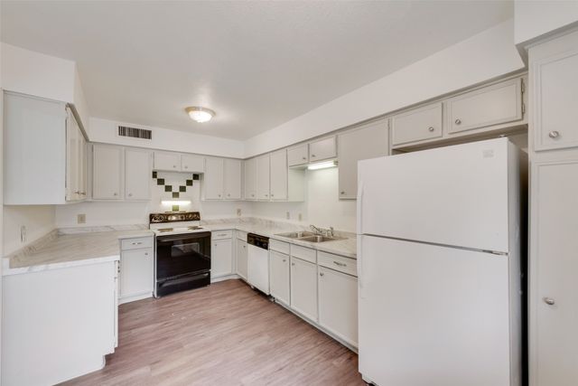 10552 High Hollows Drive 134, Dallas, TX 75230