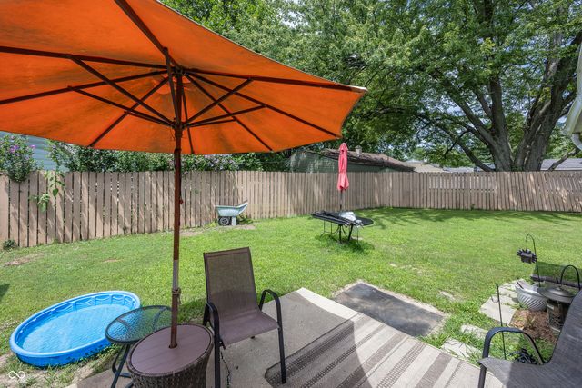 16 Allen Lane, Greenfield, IN 46140