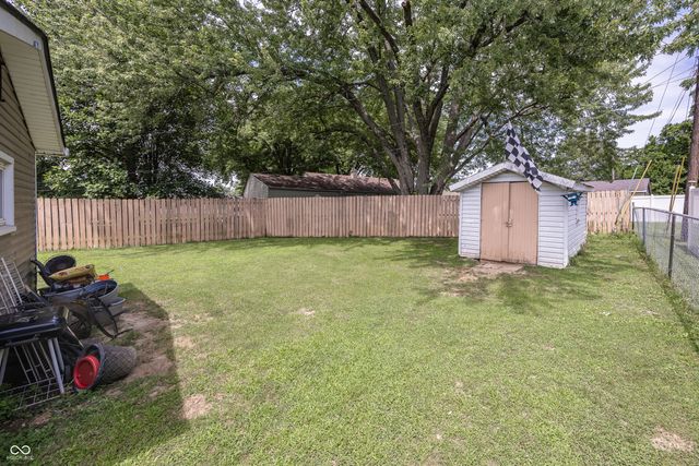 16 Allen Lane, Greenfield, IN 46140
