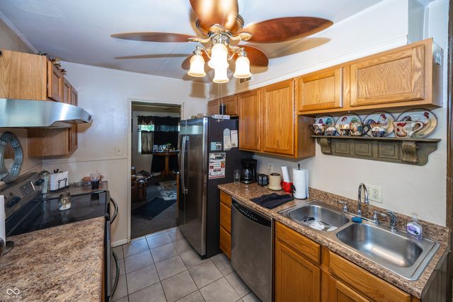 16 Allen Lane, Greenfield, IN 46140