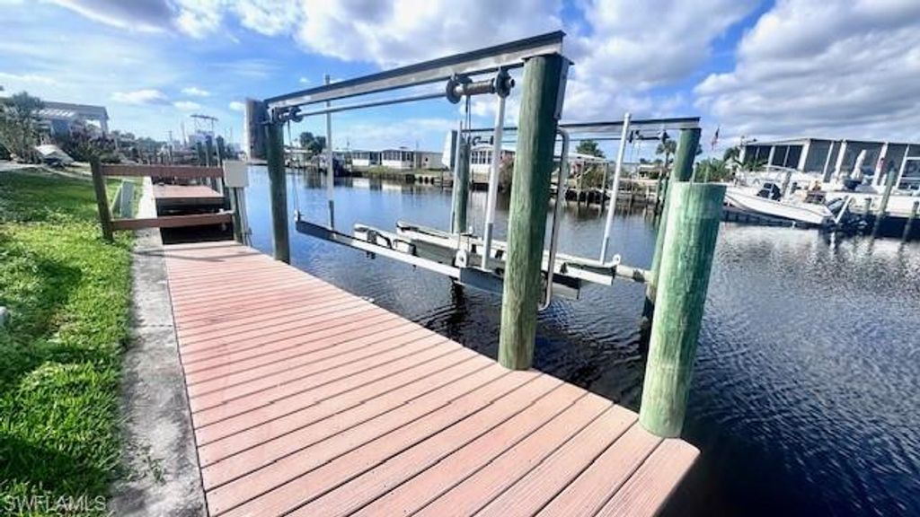 5519 Sir Walter WAY, North Fort Myers, FL 33917