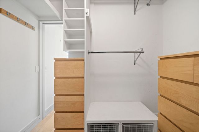 211 E OHIO Street 2106, Chicago, IL 60611