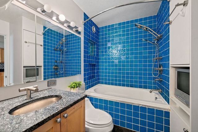 211 E OHIO Street 2106, Chicago, IL 60611