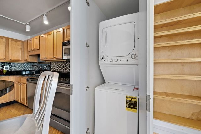 211 E OHIO Street 2106, Chicago, IL 60611