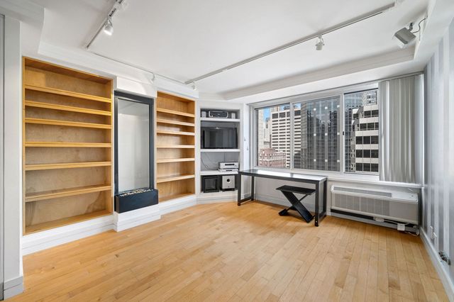 211 E OHIO Street 2106, Chicago, IL 60611