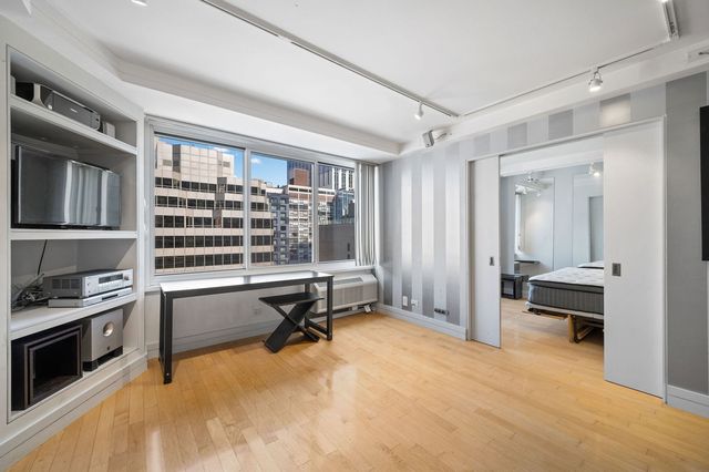 211 E OHIO Street 2106, Chicago, IL 60611