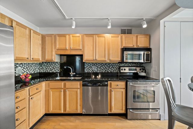 211 E OHIO Street 2106, Chicago, IL 60611