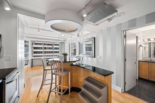 211 E OHIO Street 2106, Chicago, IL 60611