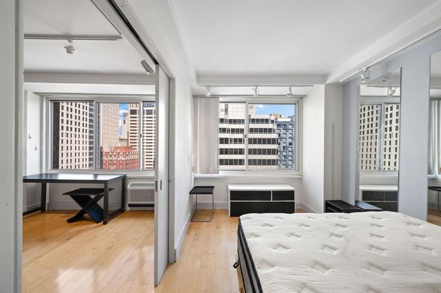 211 E OHIO Street 2106, Chicago, IL 60611