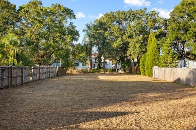 8715 MAYFLOWER ROAD, Tampa, FL 33615