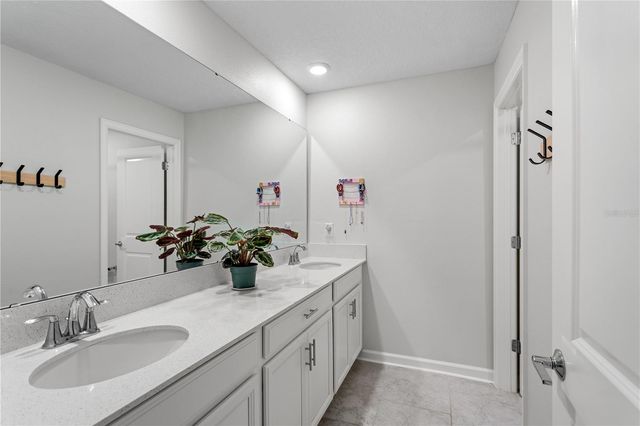 5693 ALENLON WAY, Mount Dora, FL 32757