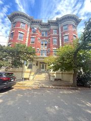 20 Huss Ct 105, Lynn, MA 01905