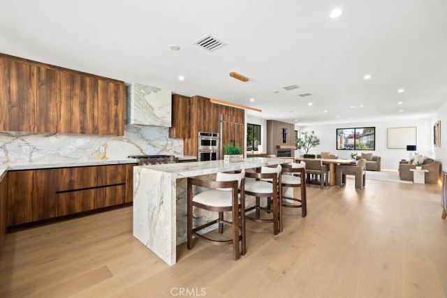 2621 S Bentley Avenue, Los Angeles, CA 90064