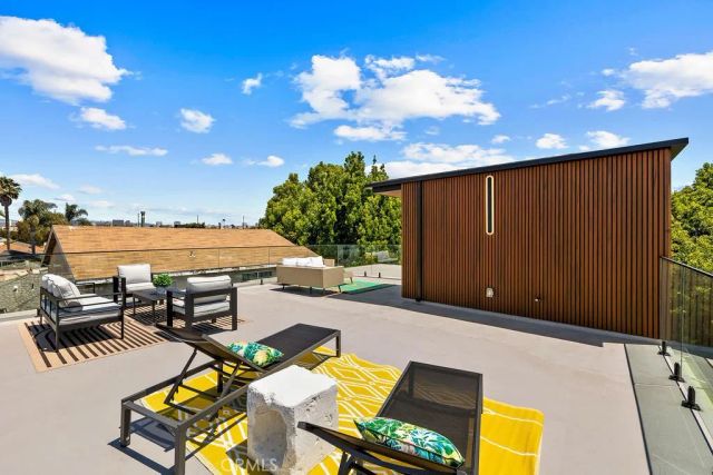 2621 S Bentley Avenue, Los Angeles, CA 90064