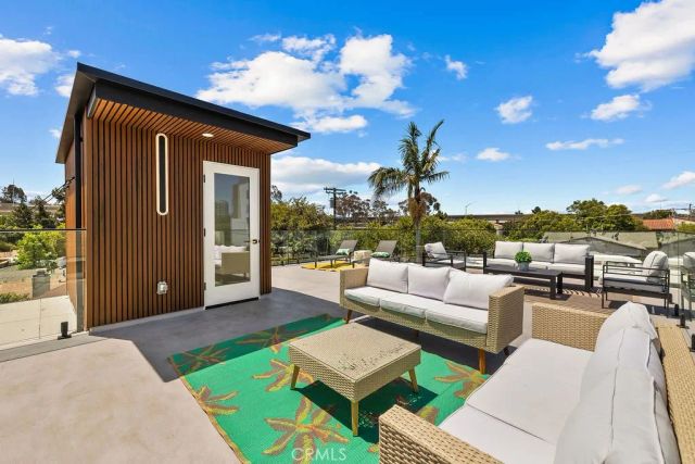 2621 S Bentley Avenue, Los Angeles, CA 90064