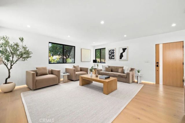 2621 S Bentley Avenue, Los Angeles, CA 90064