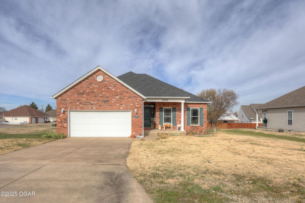 1021 Copper Oaks Drive, Carl Junction, MO 64834