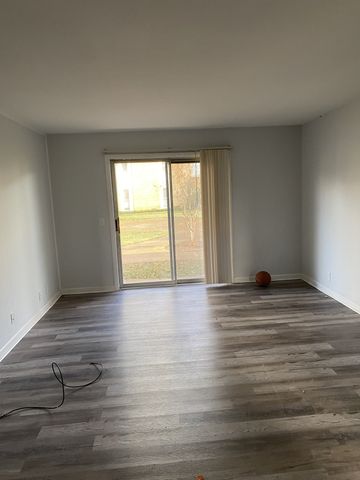 555 N DuPont Ave Apt B39, Madison, TN 37115