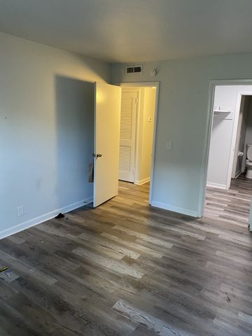 555 N DuPont Ave Apt B39, Madison, TN 37115