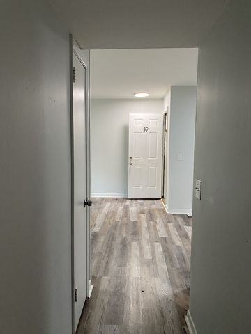 555 N DuPont Ave Apt B39, Madison, TN 37115