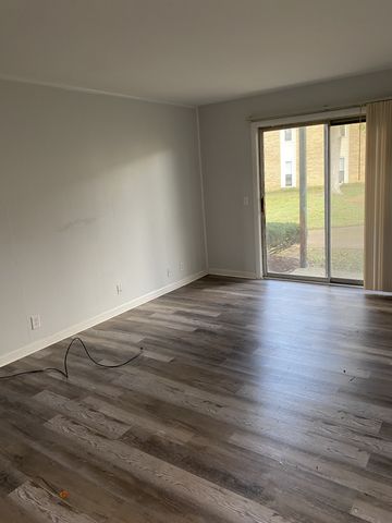 555 N DuPont Ave Apt B39, Madison, TN 37115