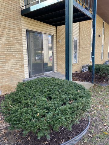 555 N DuPont Ave Apt B39, Madison, TN 37115