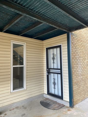 555 N DuPont Ave Apt B39, Madison, TN 37115