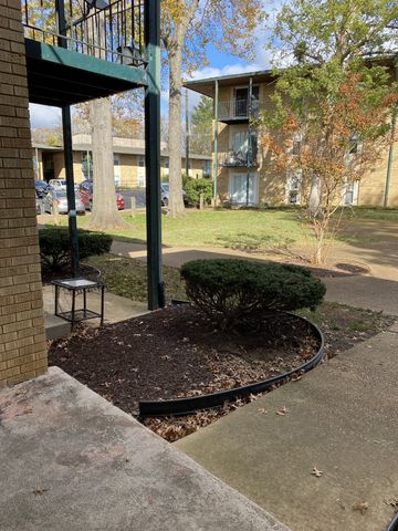 555 N DuPont Ave Apt B39, Madison, TN 37115