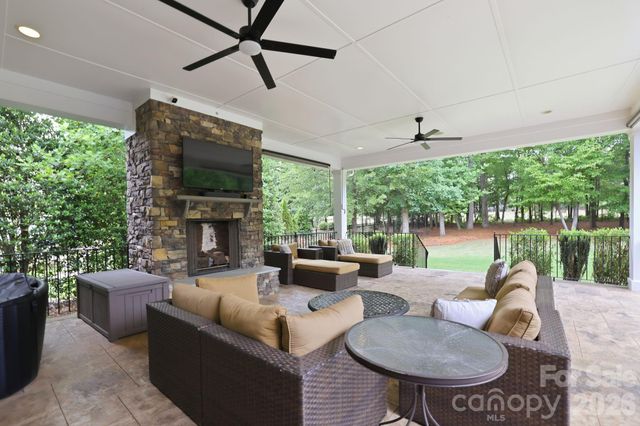 1077 Wessington Manor Lane, Fort Mill, SC 29715