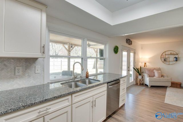 2013 Wrenwood Drive, Huntsville, AL 35803