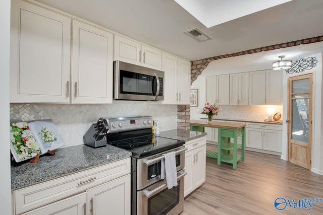 2013 Wrenwood Drive, Huntsville, AL 35803