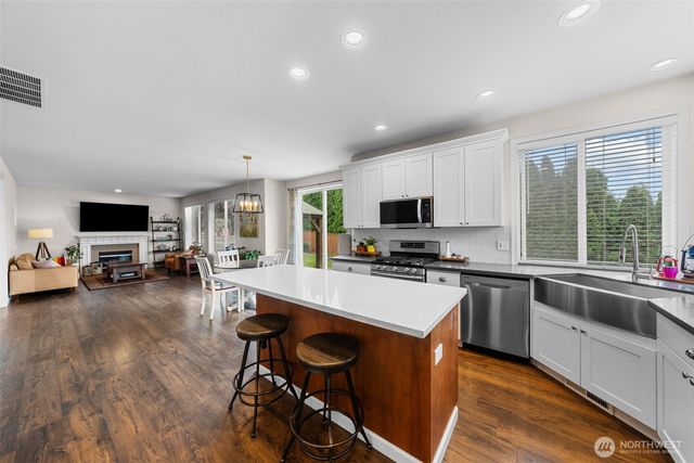 8206 70th Avenue Ct E, Puyallup, WA 98371
